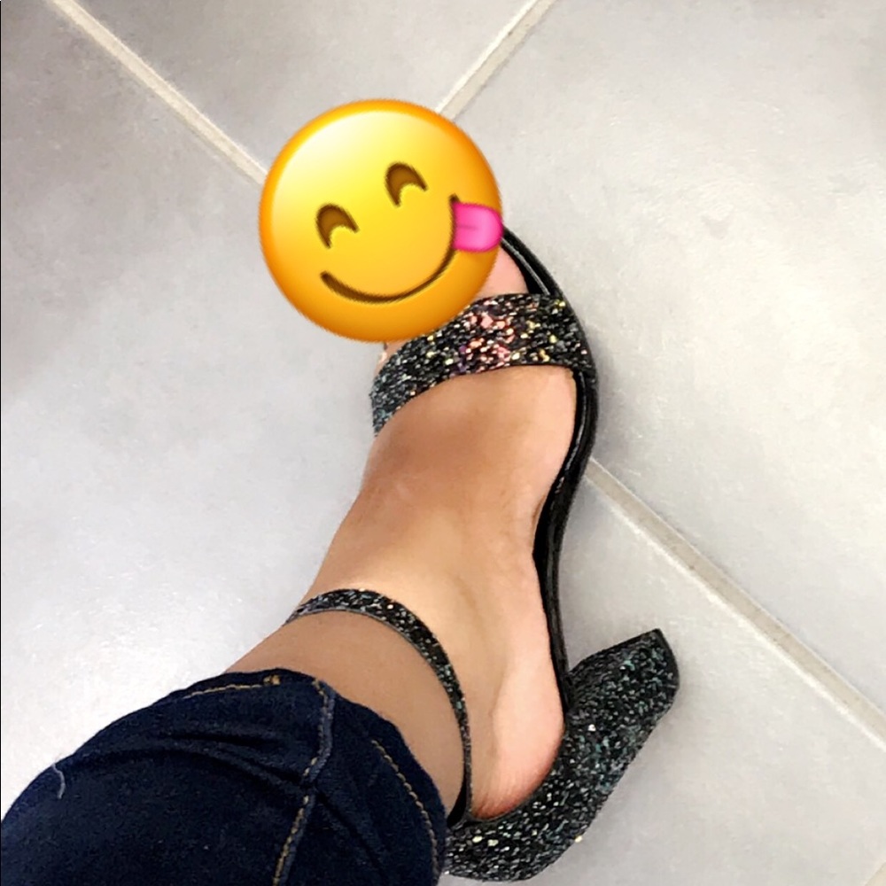Cute sparkling going out heels. 💞